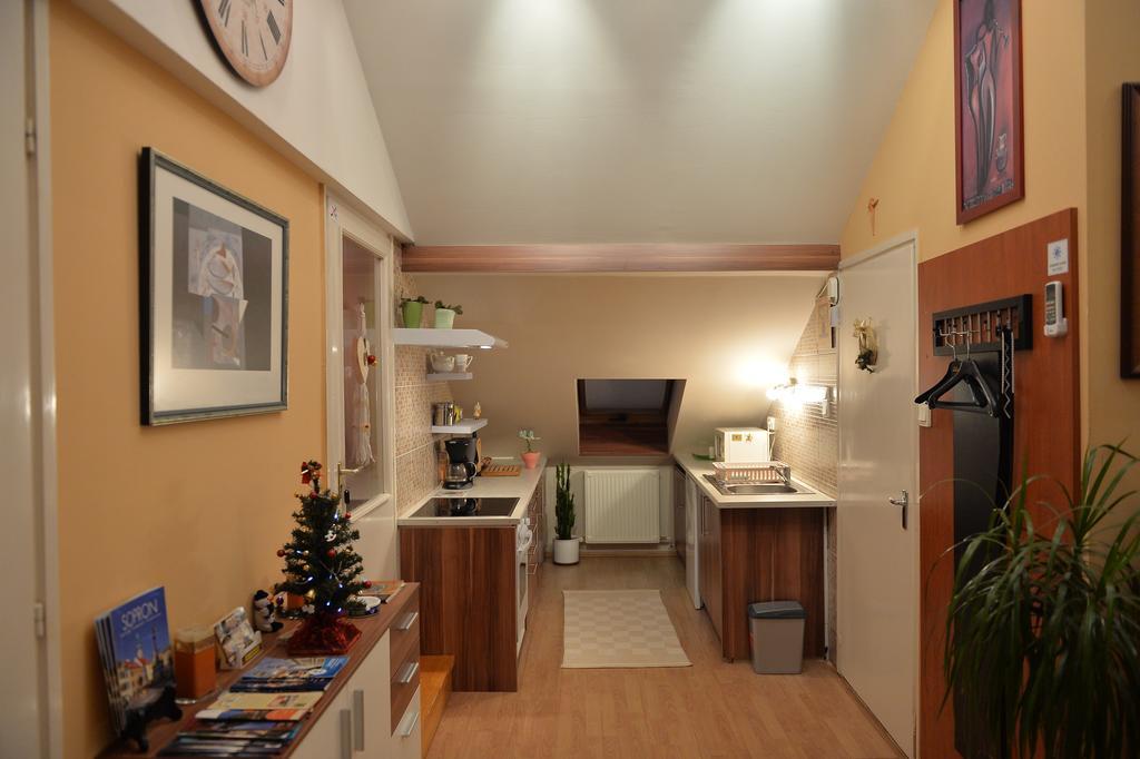 Sopron Eszter Apartman Appartement Kamer foto